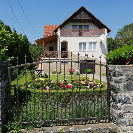 Kaman Nyaralo Apartment Badacsonytomaj Bagian luar foto