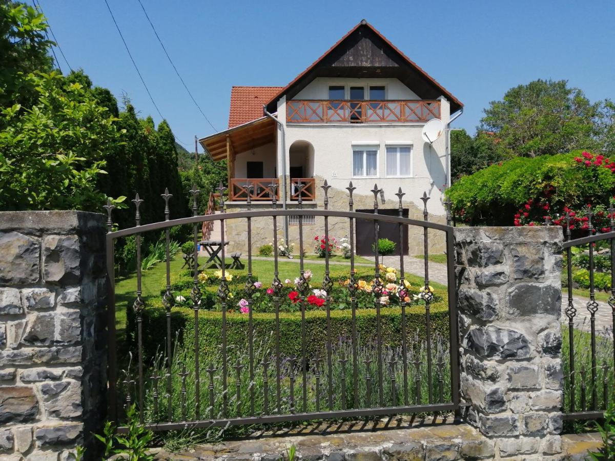 Kaman Nyaralo Apartment Badacsonytomaj Bagian luar foto