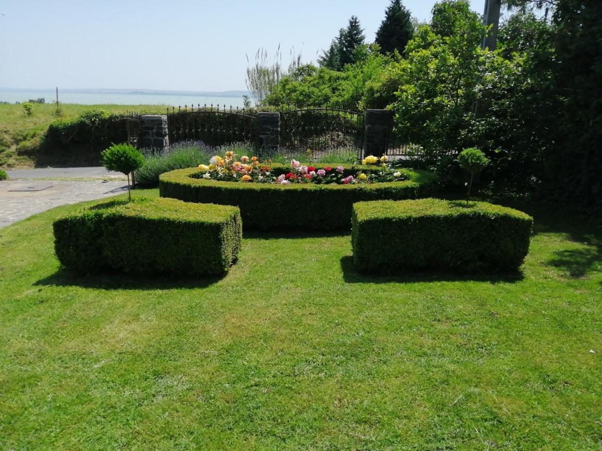 Kaman Nyaralo Apartment Badacsonytomaj Bagian luar foto