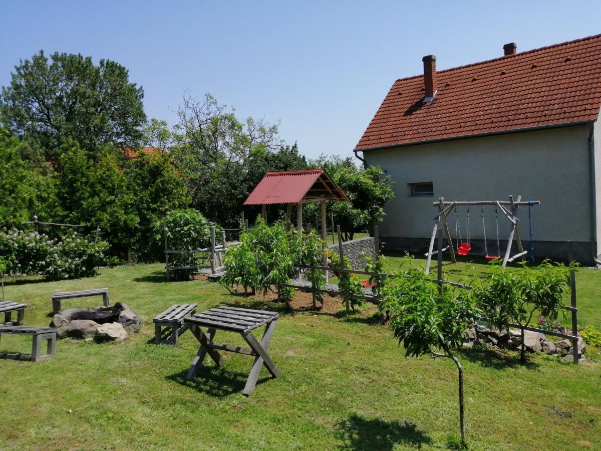 Kaman Nyaralo Apartment Badacsonytomaj Bagian luar foto