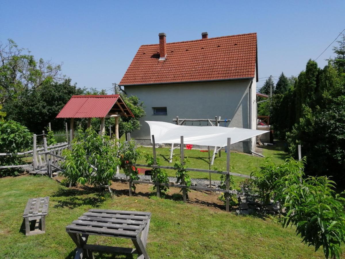 Kaman Nyaralo Apartment Badacsonytomaj Bagian luar foto